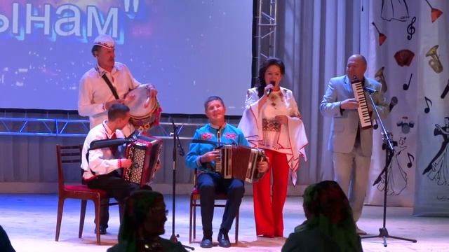 Марийский танец. Радуют С. Ямбаев, Ю.Иликаев и Светлана Каншаева смотреть онлайн