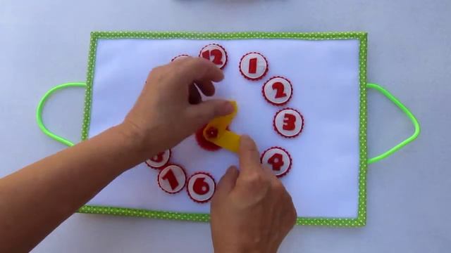 Развивающий планшет , часы и пирамидка .