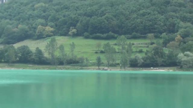Италия. Озеро Тенно. Остатки крепости Арко. смотреть онлайн