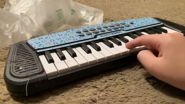 Playing Rush E on a 5$ piano from five below смотреть онлайн