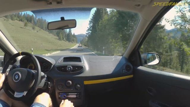 Mazda 3 MPS & Renault Clio RS CUP fast driving on winding road | 4K смотреть онлайн