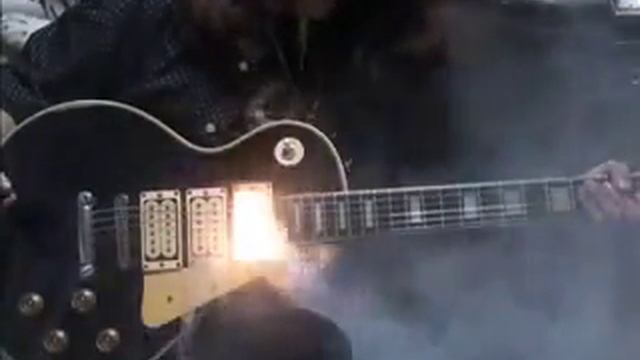 ACE FREHLEY SMOKER GUITAR wmv смотреть онлайн