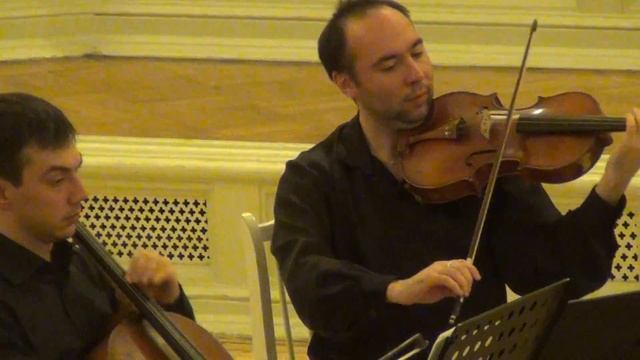 Хармс Даниил. Выходит Мария отвесив поклон.