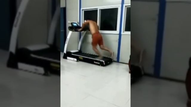 Встал не с той ноги.mp4 смотреть онлайн