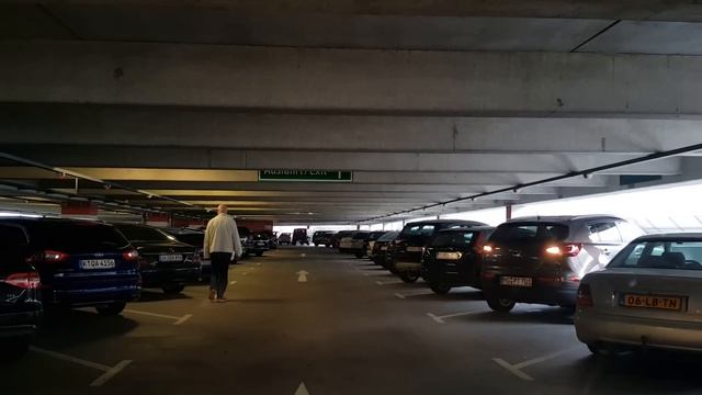 Аэропорт Дюссельдорф. смотреть онлайн