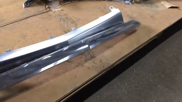 Хром накладка переднего бампера Молдинг средний Mercedes W205 AMG   A2058851574