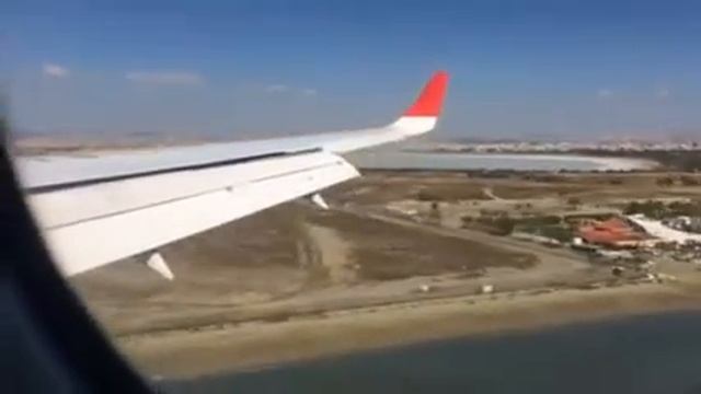 Прилетаем на Кипр.Посадка.Аэропорт Ларнака. смотреть онлайн