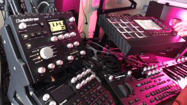 MPC LIVE 2 JAM 110/1000 TSTS (Thousand Steps To Success) смотреть онлайн