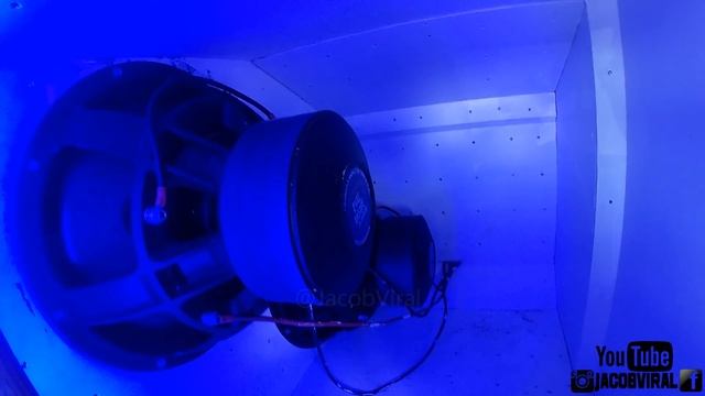 THE BIGGEST AMP I HAVE EVER SEEN! 30,000 WATTS IN THE TRUNK!!! смотреть онлайн
