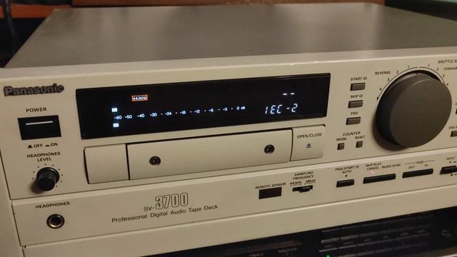 Panasonic SV-3700 - Professional Digital Audio Tape Recorder Player смотреть онлайн