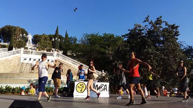 La Luna 3Edicion Flashmob Zumba Zaragoza смотреть онлайн