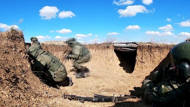 Двустороннее тактическое учение мотострелков ЮВО на полигоне Прудбой смотреть онлайн