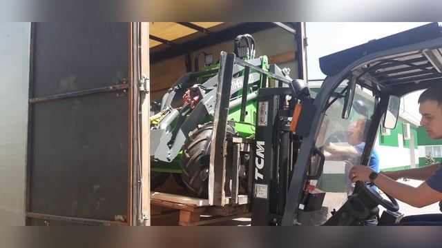 Отгрузка мини-погрузчиков FRONTMEN дилерам в Киров смотреть онлайн