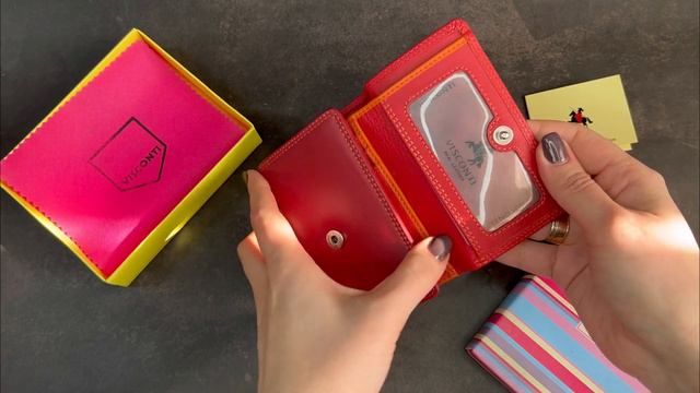 Огляд на шкіряний жіночий гаманець червоного кольору Visconti RB39 RED M Biola c RFID смотреть онлайн