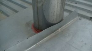 Гидроизоляция трубы дымохода отопления на кровле из профлиста