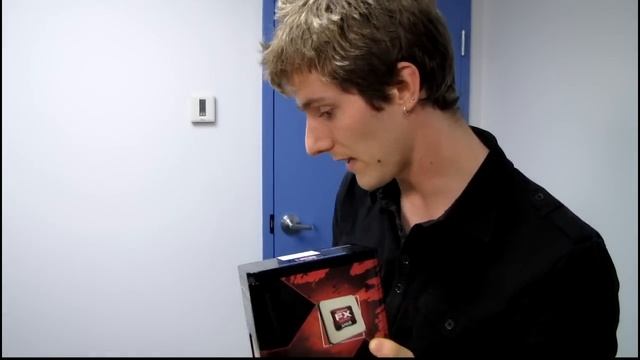 AMD Bulldozer FX 8150 8-Core CPU Processor Unboxing & First Look Linus Tech Tips смотреть онлайн
