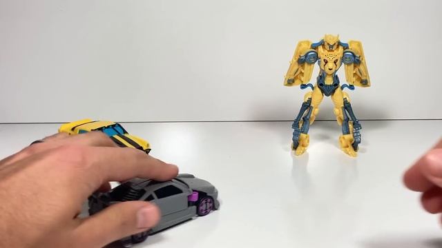 Transformers Rise of the Beasts Flex Changers! One Step Bumblebee, Nightbird, and Cheetor! смотреть онлайн