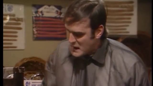 Monty Python - Dead Parrot (czech sub) смотреть онлайн