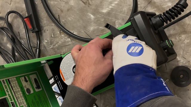 Titanium flux 125 unboxing,setup, & intro to flux core wire welding смотреть онлайн