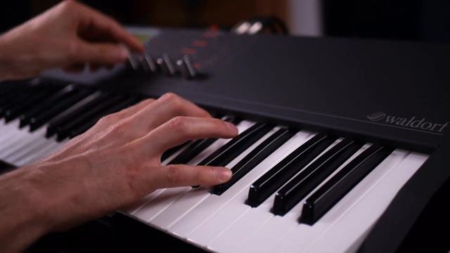 Pad sound with Waldorf Blofeld (no talking) смотреть онлайн