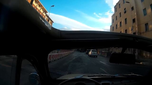 al lavoro nel 2018 in Fiat 500 смотреть онлайн