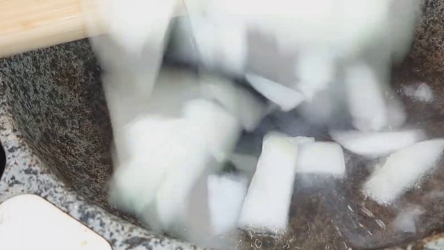 КУРИЦА В КЕФИРЕ В ДУХОВКЕ. РЕЦЕПТ УЖИНА . СОЧНАЯ, НЕЖНАЯ, ОЧЕНЬ МЯГКАЯ. СЫТНЫЙ УЖИН ОБЕСПЕЧЕН. смотреть онлайн