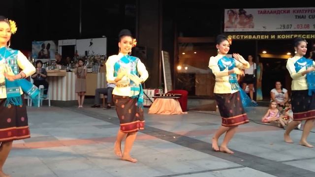 Traditional Thai dance смотреть онлайн