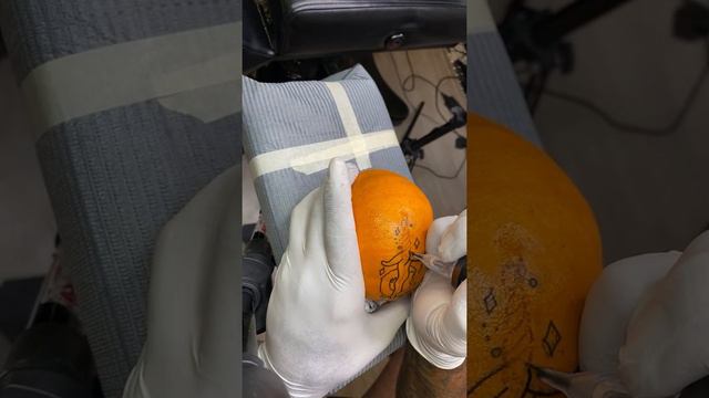 Tattooing pumpkins with the CNC X-WE Wireless Tattoo Machine - tattoo shading смотреть онлайн