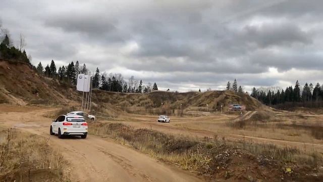 Заезд на внедорожный полигон BMW. Школа вождения BMW (BMW Drive Experience)