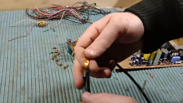 Сколько полезного в старом мониторе!!!! смотреть онлайн