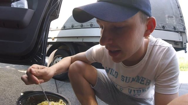 Готовка еды в рейсе. Обзор спальника сверху.