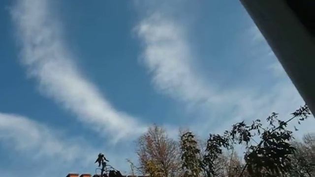 необычные облака Москва 18 октября 2011 г. 16ч. 33 мин-003 смотреть онлайн