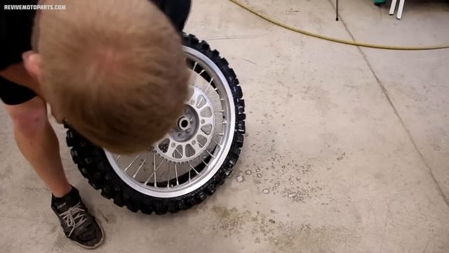 Secrets To Changing Tires The Easy Way смотреть онлайн