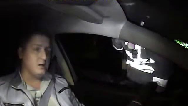 Вот так не первый раз проверяют мою машину ночью на угон. смотреть онлайн