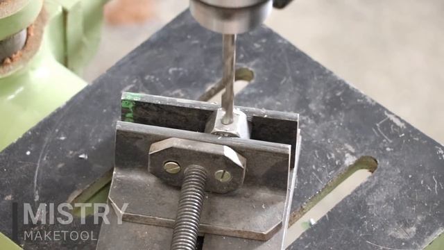 Make A Drill Powered Belt Sander || DIY Wall Mount Belt Sander смотреть онлайн