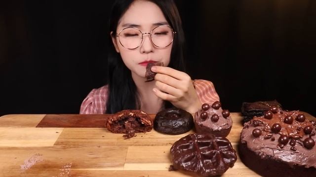 50만감사? 쇼콜라크레이프 초코생크림도넛 갸또초콜릿케이크 초코와플 브라우니 머핀 쿠키 Chocolate Dessert? Crepe Cake Donut Brownie MuKBang