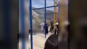 Упали две девушки С качелей В Дагестане ?