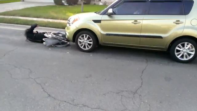 Car vs. Ahmed in Wheelchair смотреть онлайн