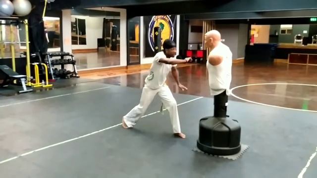 AXE TV PT 15 Meia lua de compasso (combative kick). смотреть онлайн