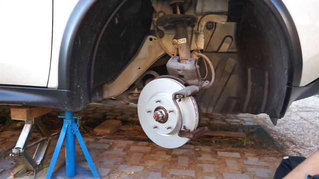 NISSAN JUKE - sostituzione dischi e pasticche смотреть онлайн