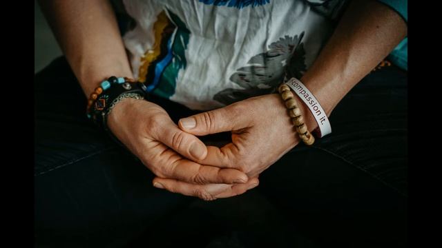 10-minute Breath Meditation (MBSR) смотреть онлайн