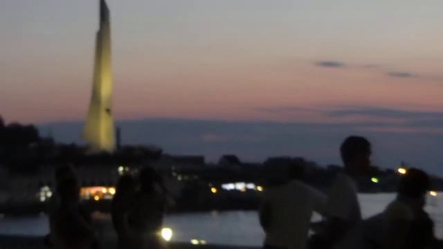 Набережная в Севастополе. Вечерние туристические развлечения Севастополя. Tourist Sebastopol. смотреть онлайн