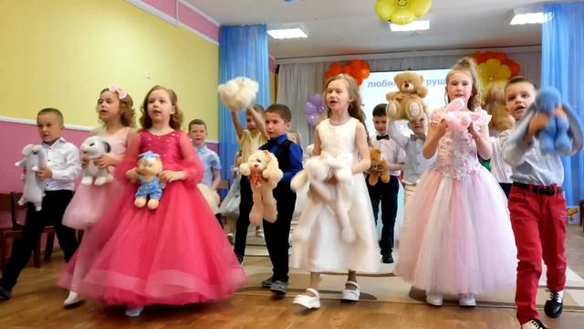 Танец с игрушками.Выпускной бал в саду. смотреть онлайн