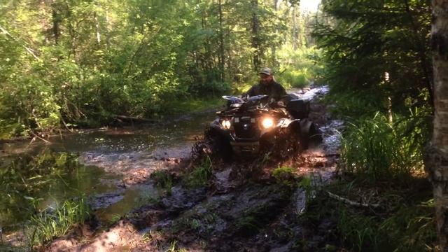 Лужа, работа универсальных расширителей арок на Grizzly 700 смотреть онлайн