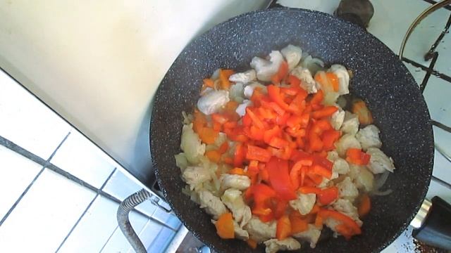 Как приготовить пасту с курицей и овощами (Субтитры) смотреть онлайн
