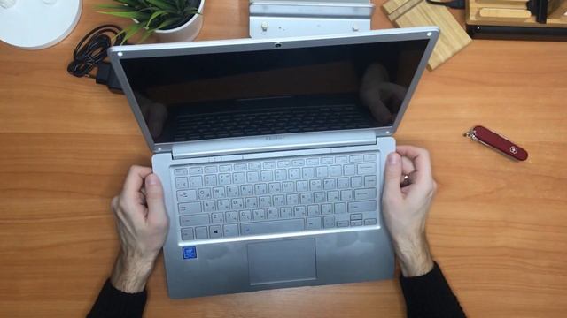 Почти Мабук? Распаковка Недорогого Ноутбука Для Учебы - Haier A1400EM смотреть онлайн