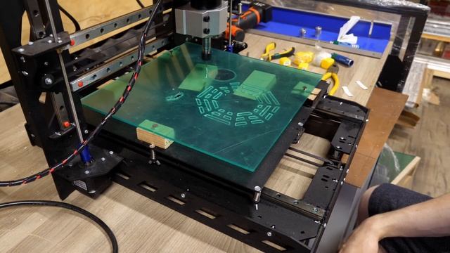 Как мы делали из 3D-принтера фрезерный станок ! Фрезеруем фанеру, МДФ, акрил, текстолит смотреть онлайн