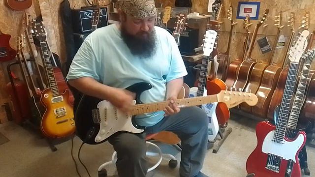 Японский Founder Stratocaster на перегрузе смотреть онлайн