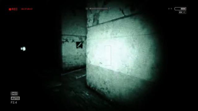 Прохождение Outlast № 7 "Как не пройти мимо женской раздевалки?" 16+ смотреть онлайн