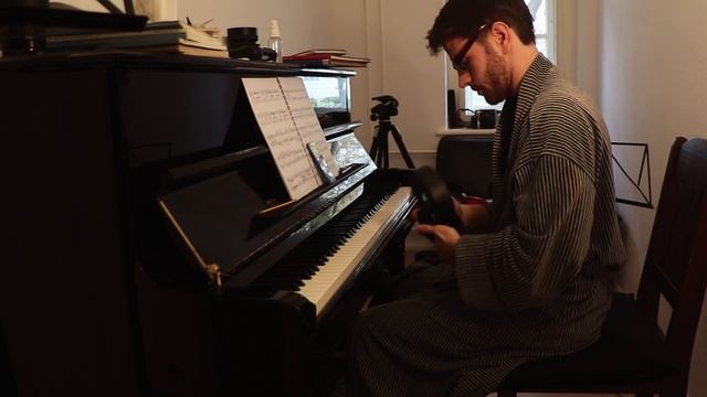 Pianist Learns Bach in 1 Hour смотреть онлайн